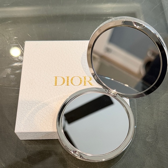 NIB Limited Edition DIOR Silver Compact Mirror - Picture 3 of 6